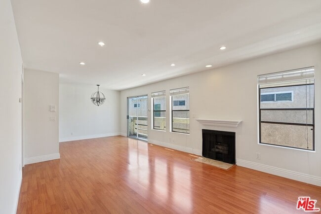 Photo - 4238 Whitsett Ave Unit 201