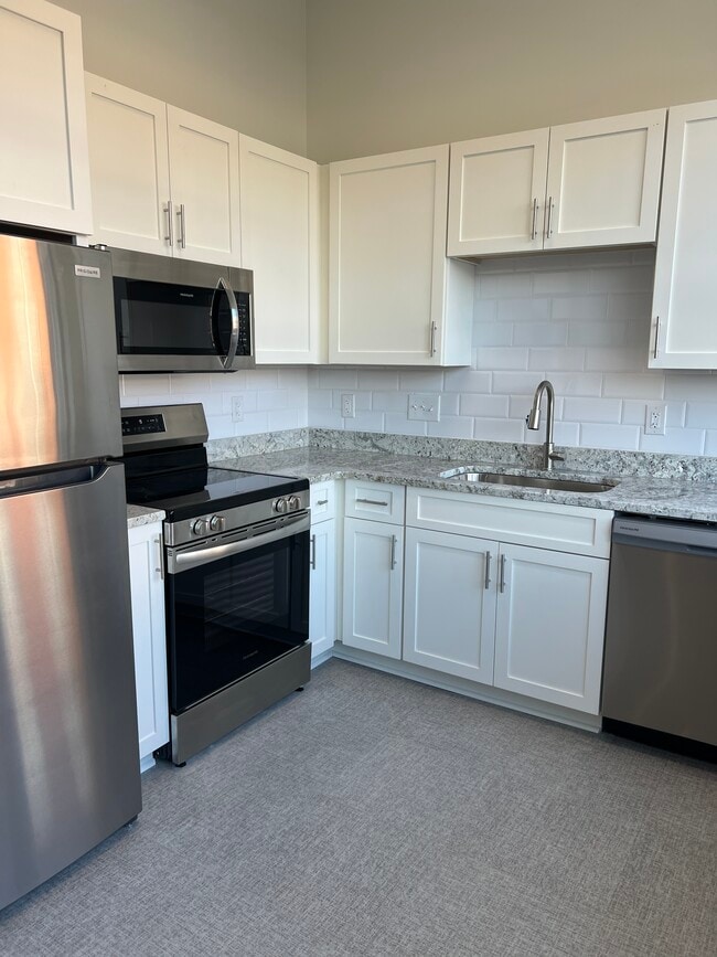 Building Photo - PULASKI LOFTS Unit 139