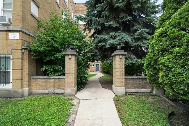 Photo - 1854 S Central Park Ave Unit 1852 - 3E