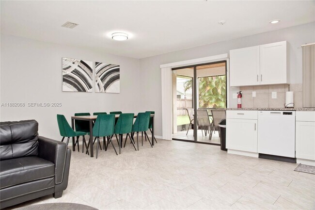 Photo - 722 SE Thanksgiving Ave