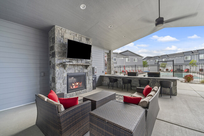 Prairie Pointe Apartments & Townhomes