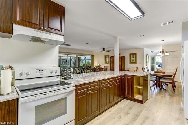 Photo - 925 Palm View Dr