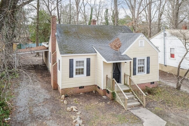 Photo - 3 Bed/2 Bath with a great back yard!