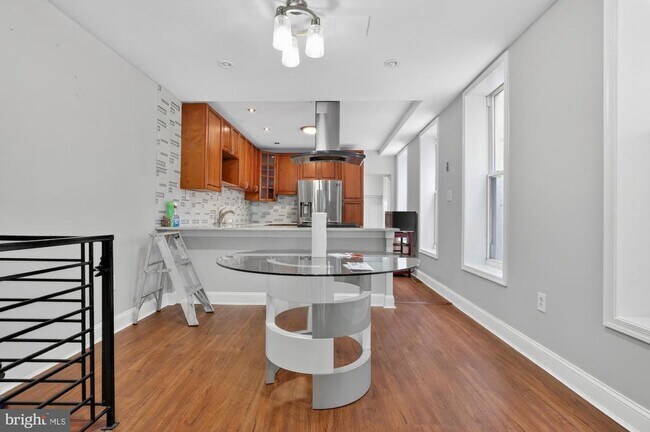 Photo - 2319 E Somerset St