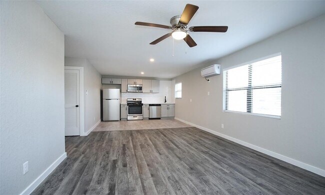 Photo - 5201 Crawford St