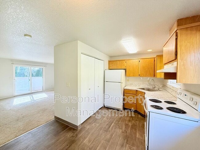 Building Photo - 506 E 34th St Unit C