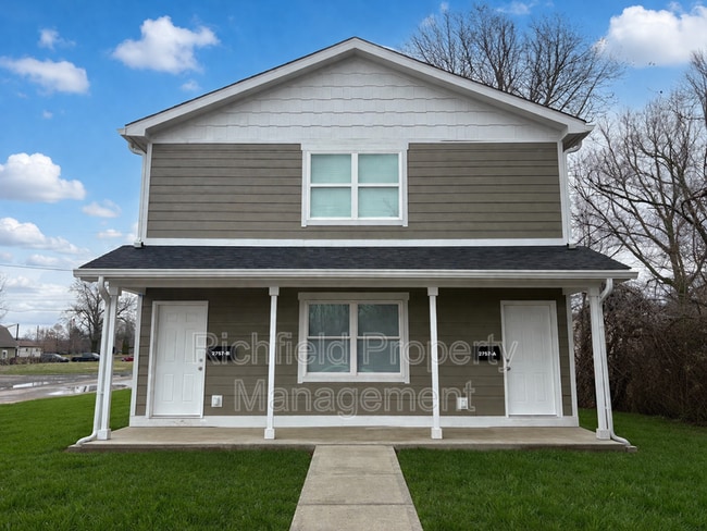 Building Photo - 2757 Columbia Ave