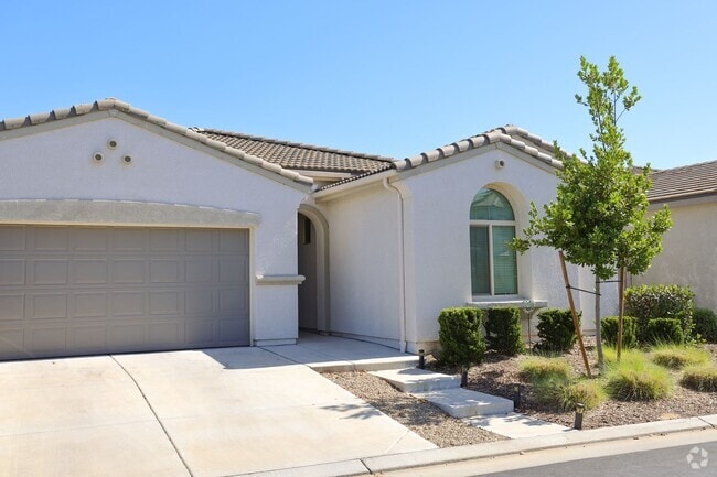 Building Photo - Spacious 4-Bedroom Home in Desirable Clovi...