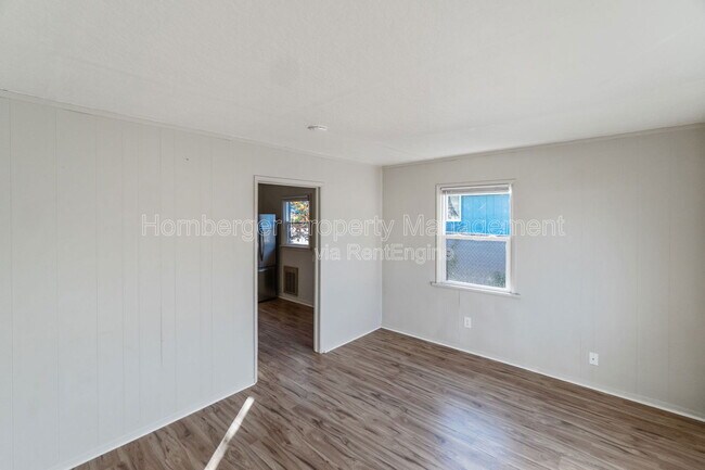 Photo - 920 E North Ave