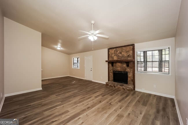 Photo - 380 Fleming Ct