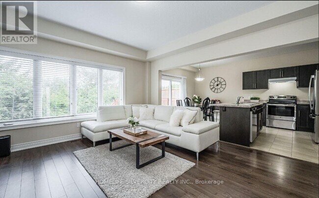 Photo - 194 Eaglecrest St