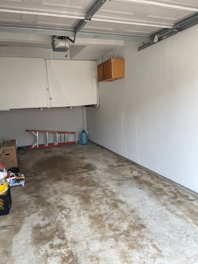 Photo - 423 James Ct