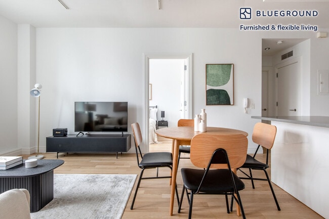 Photo - 550 W 54th St Unidad FL25-ID1459