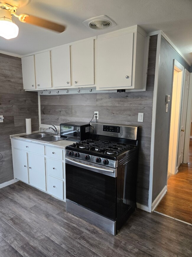 Photo - 4706 Roxie St