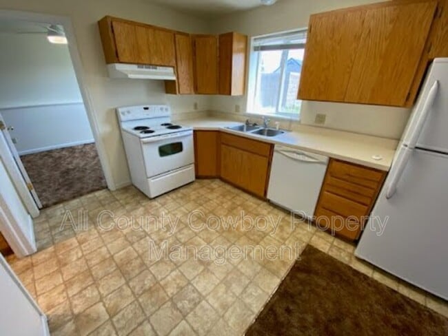 Building Photo - 509 E Curtis St Unit Apt. 101