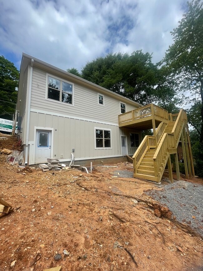 Photo - 724 Moore St