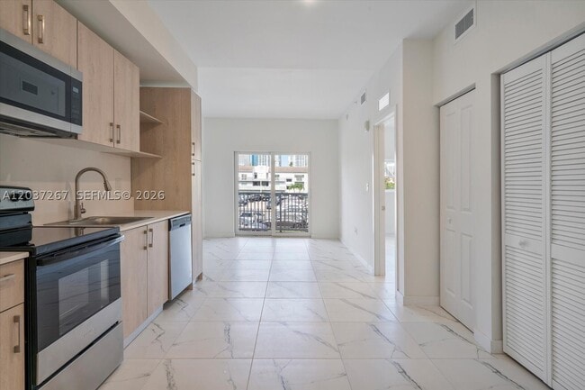 Photo - 420 SW 7th St Unit 204