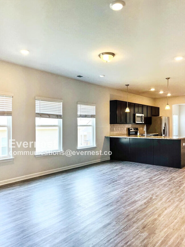 Photo - 2217 Silverton Dr