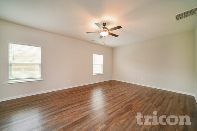 Photo - 966 Minden Terrace