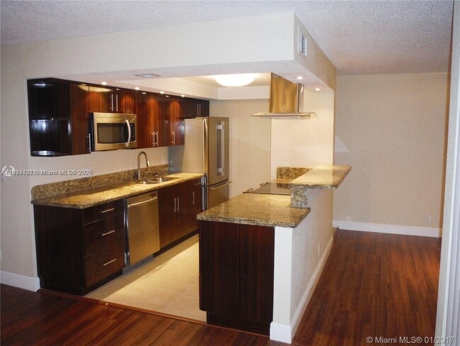 Photo - 9431 Live Oak Pl Unit 409