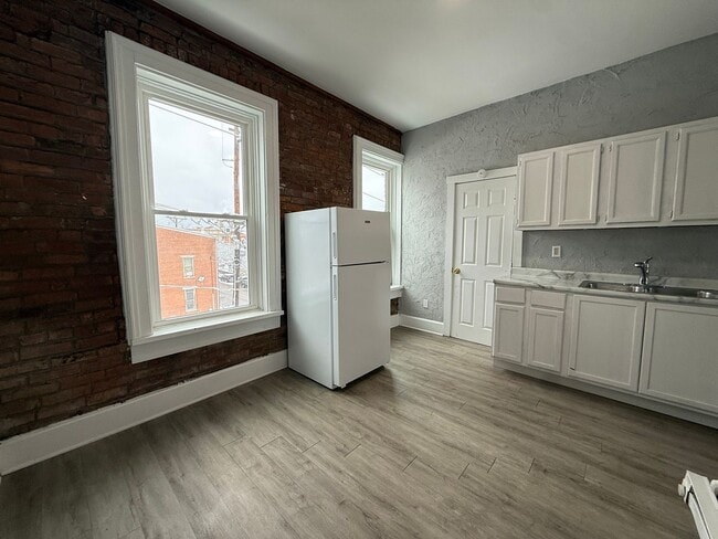939 State Ave Unit 3b