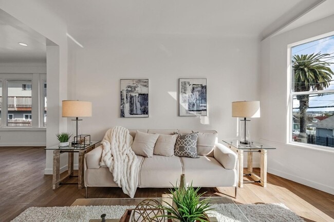 Photo - 4730 Melrose Ave