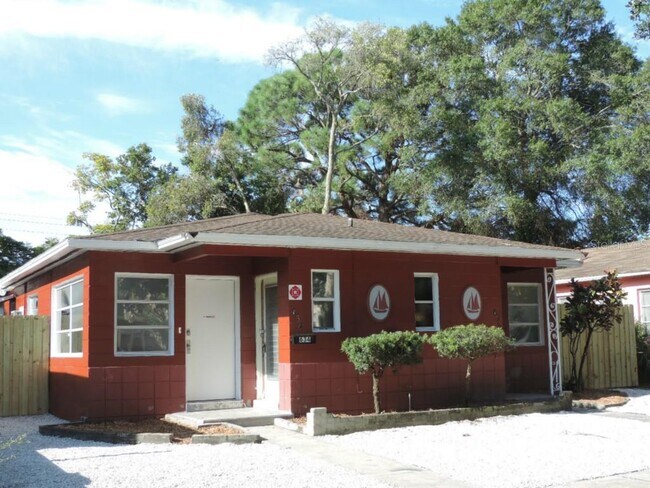 Front of apartment. - 634 15th Ave S Unit 634