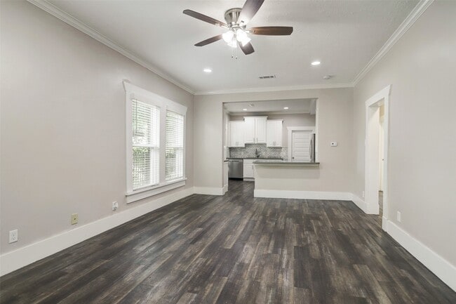 Photo - 2333 Lidstone St