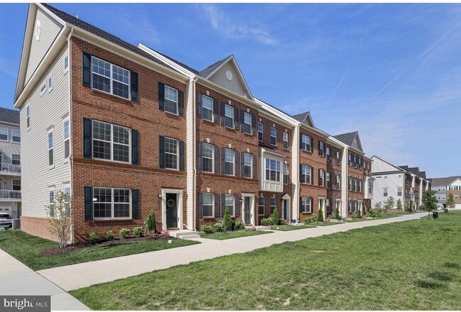 Building Photo - 7132 McHenry Mews Rental