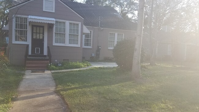 Photo - 817 W 1st Ave