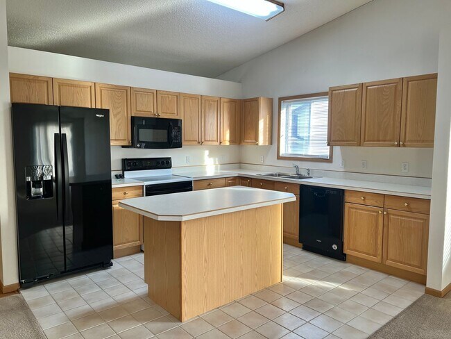 Photo - Spacious 3 Bed, 2 Bath Twinhome in South F...