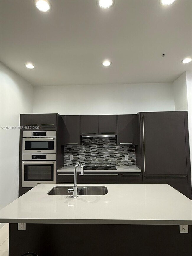 Building Photo - 7661 NW 107th Ave Unit 813