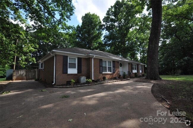 Building Photo - 242 N Sharon Amity Rd Rental