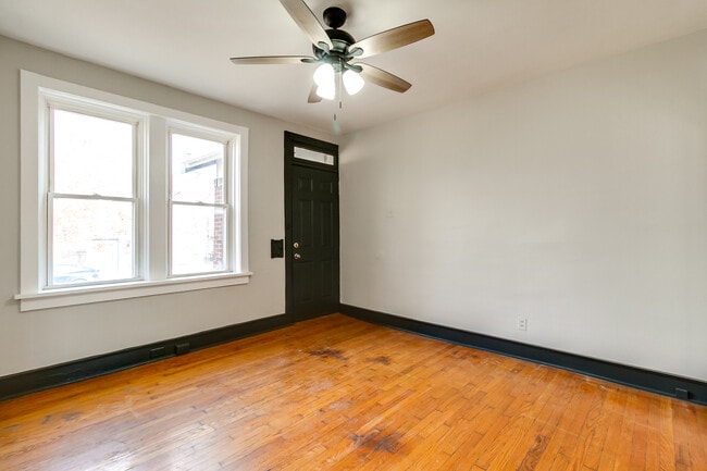 Photo - 4918 Winona Ave Unit 1F Winona