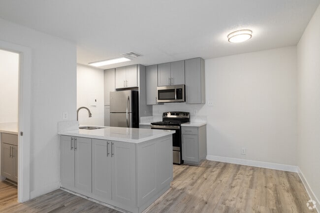 1BR, 1.5BA - 790SF - Dining Room