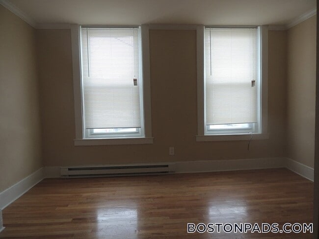 25 Division St Unit 2