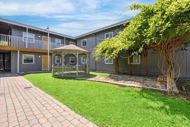 Photo - 2401 Manor Rd Unit 232A