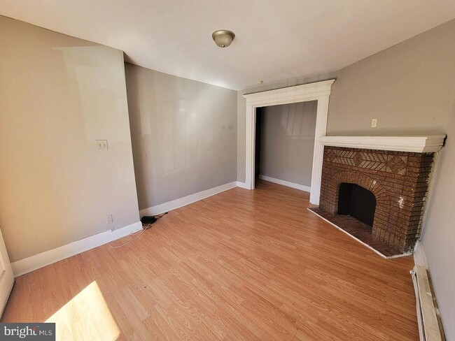 Photo - 1833 W Rockland St