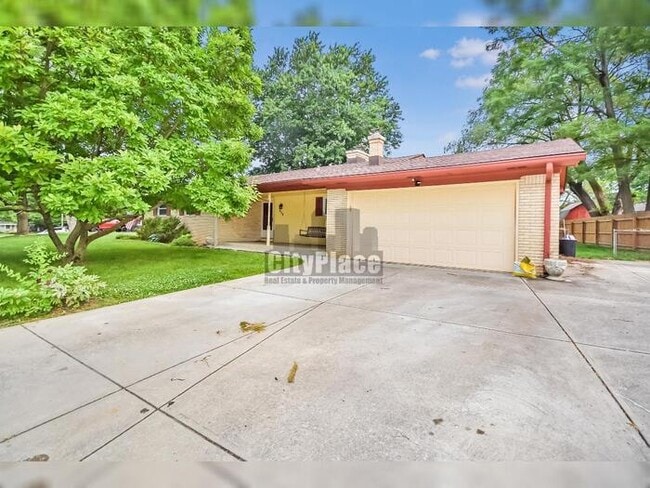 Photo - 636 Oak Dr