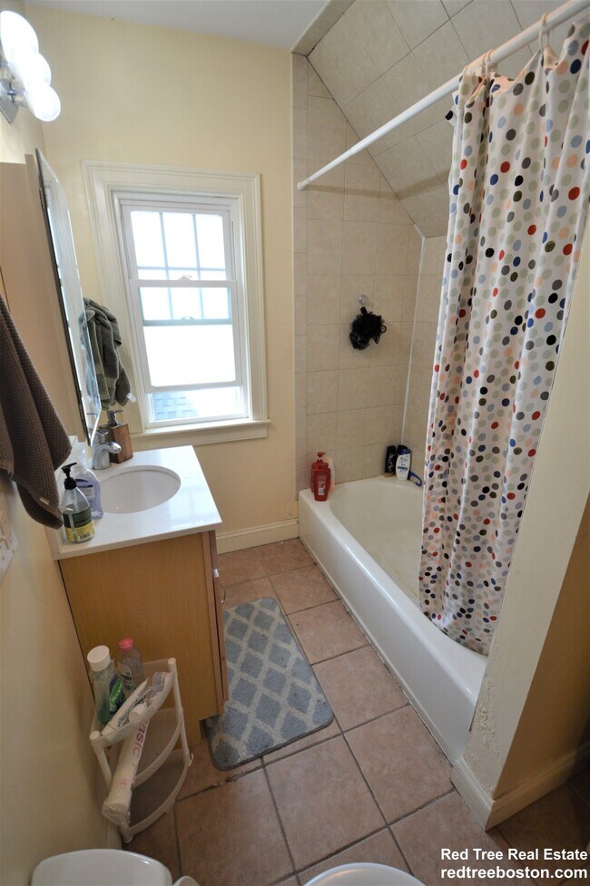Photo - 74 Brooks St Apartments Unit 2
