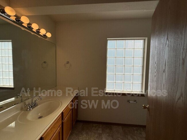 Photo - 873 N 22nd St