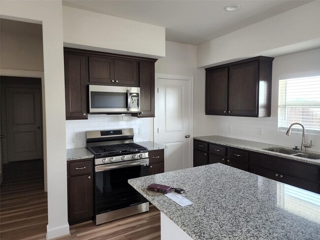 Photo - 1605 La Delle St