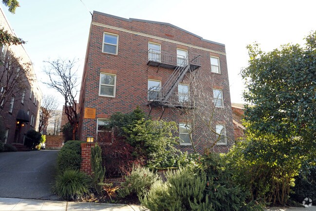West Coast Arms - West Coast Arms Apartments