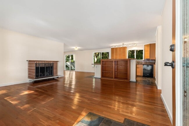 Photo - 3 Bdrm with Spacious Yard and Garage in Kirkland