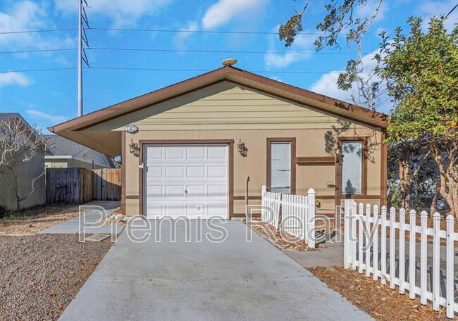 Photo - 747 Brook St NE