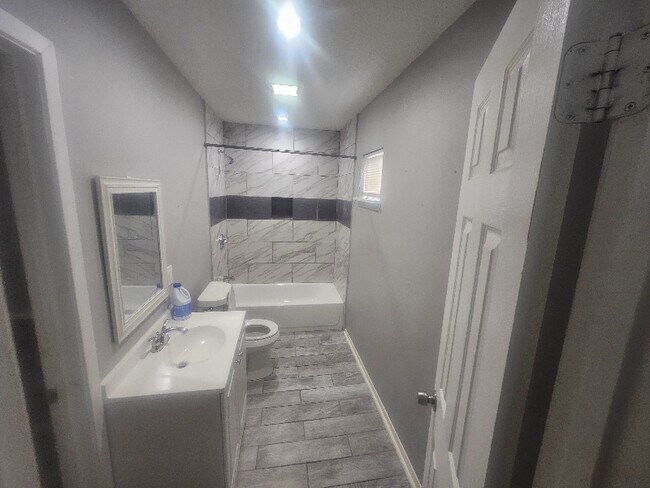 Photo - 7909 Brutus St Unidad 1