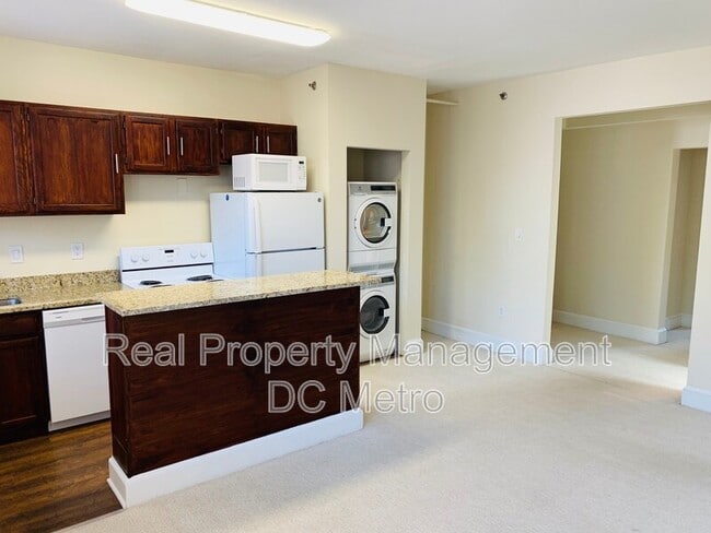 Photo - 815 Maryland Ave NE