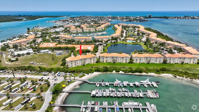 Building Photo - 34 Harbour Isle Dr W Unit 205 Rental