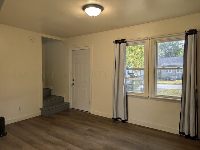 Photo - 1318 N Burbank Ave