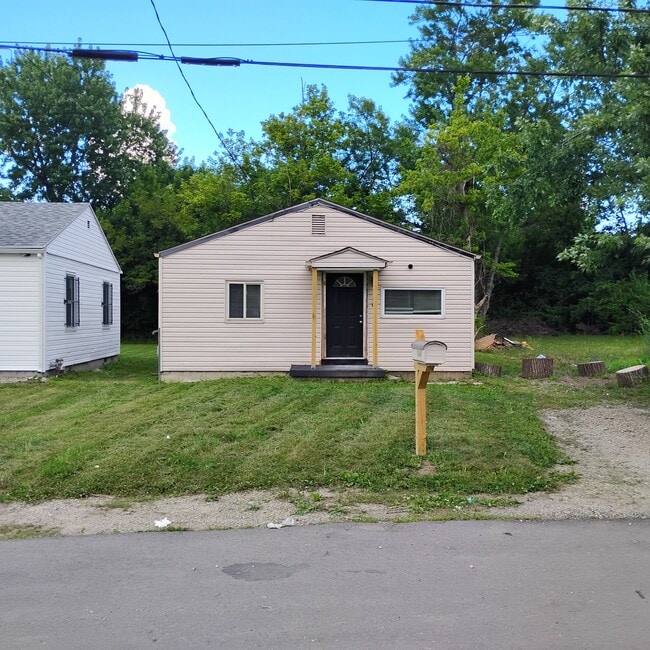 Building Photo - 786 Goodlow Ave